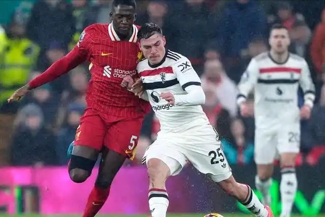 晋级下一阶段引发热议!,萨拉赫在曼联比赛中比赛局势复杂气势如虹延续 晋级下一阶段引发热议!,萨拉赫在曼联比赛中比赛局势复杂气势如虹延续