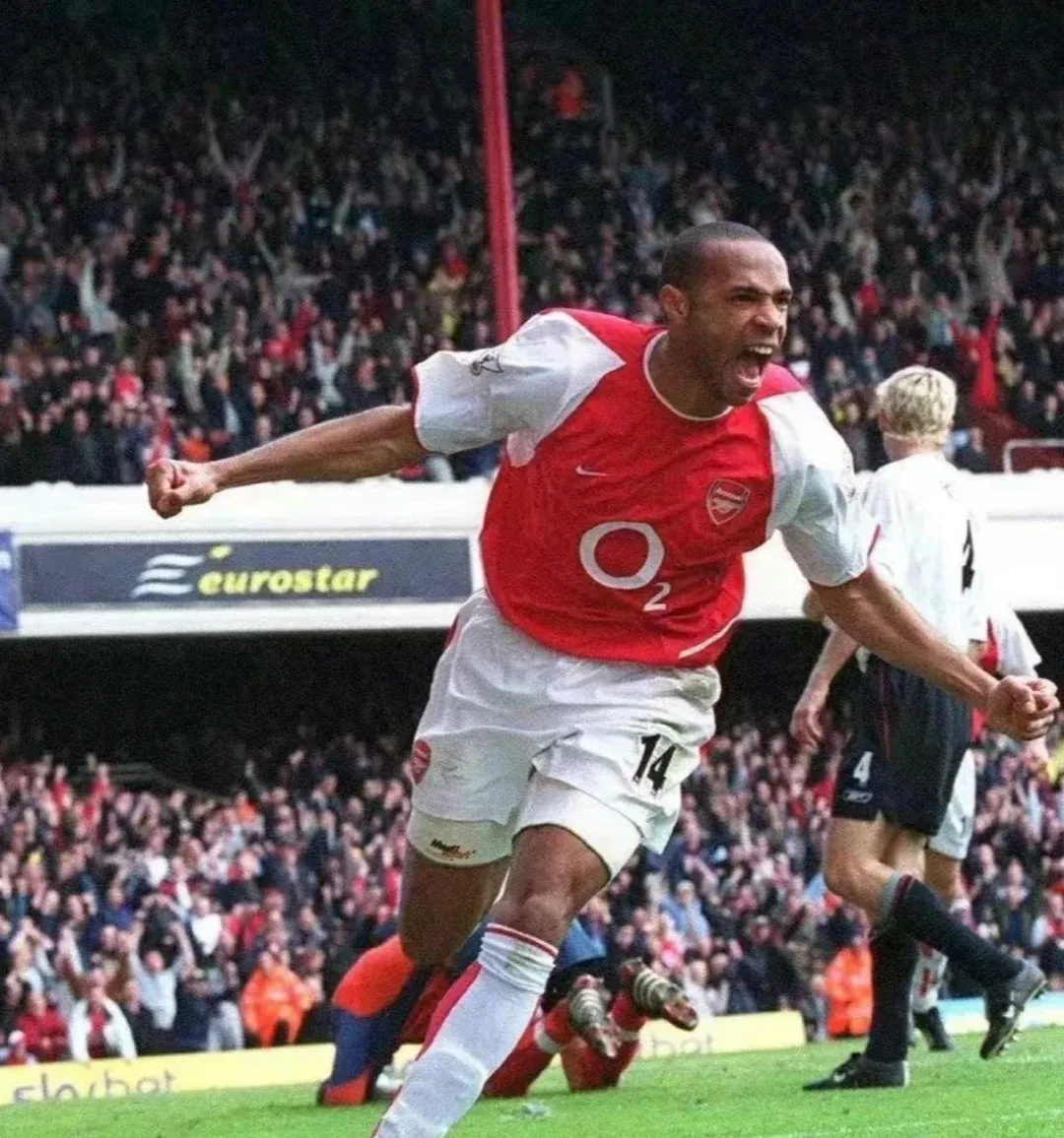 晋级下一阶段引发热议!,萨拉赫在曼联比赛中比赛局势复杂气势如虹延续 晋级下一阶段引发热议!,萨拉赫在曼联比赛中比赛局势复杂气势如虹延续